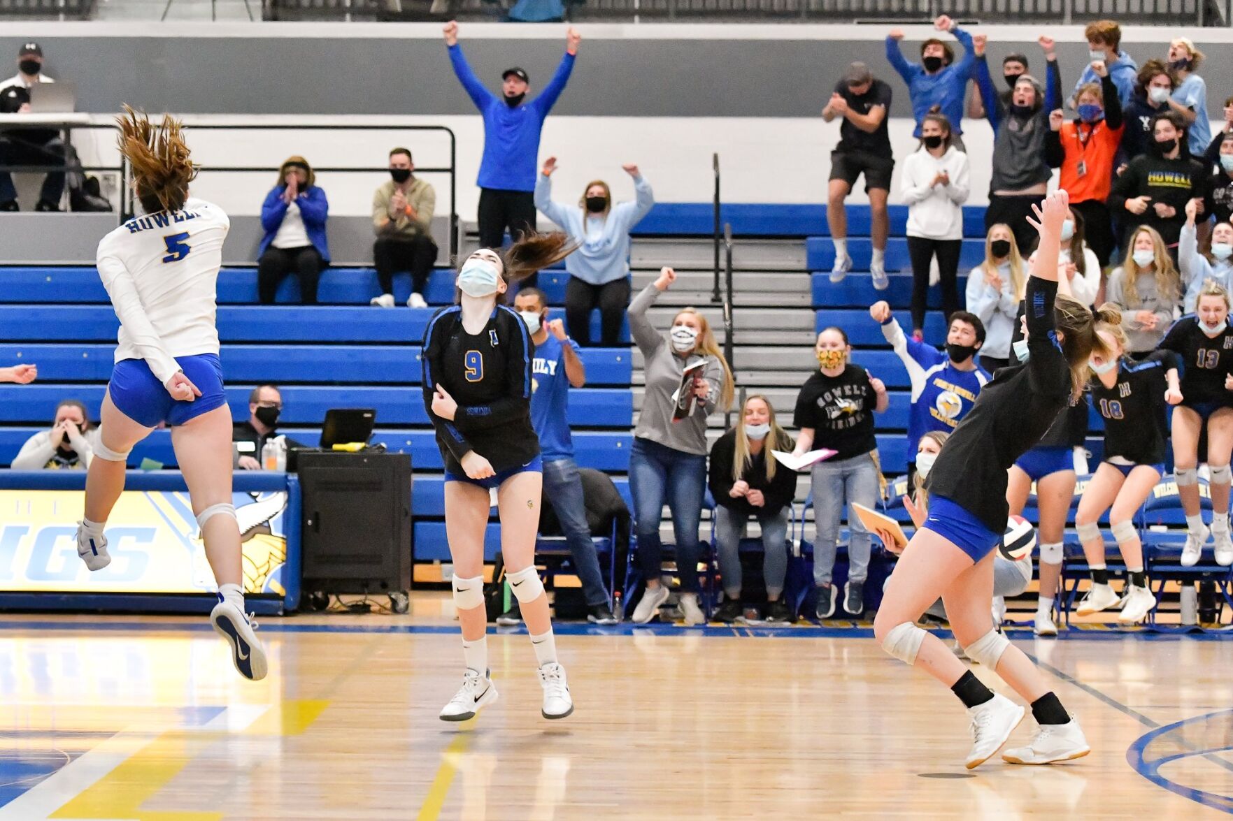 10/31/20 - Girls Volleyball - C5 quarter - Francis Howell vs St. Dominic